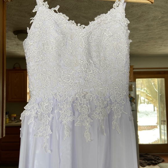 Wedding dress - Picture 3 of 6